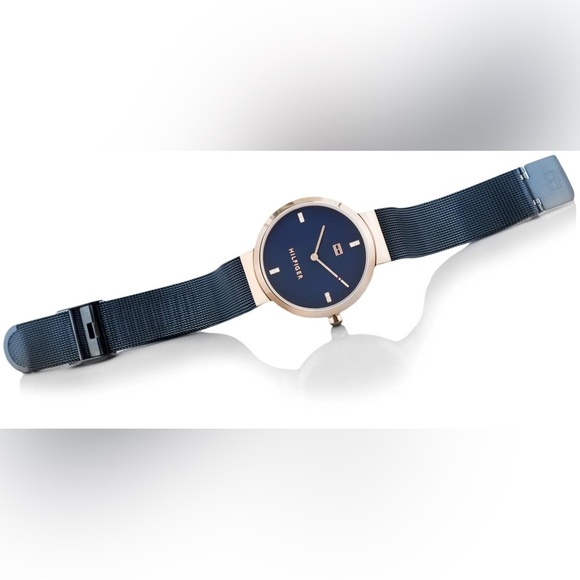 NWOB Liberty Women's Analog Quartz Watch with Stainless Steel Bracelet - Picture 5 of 7